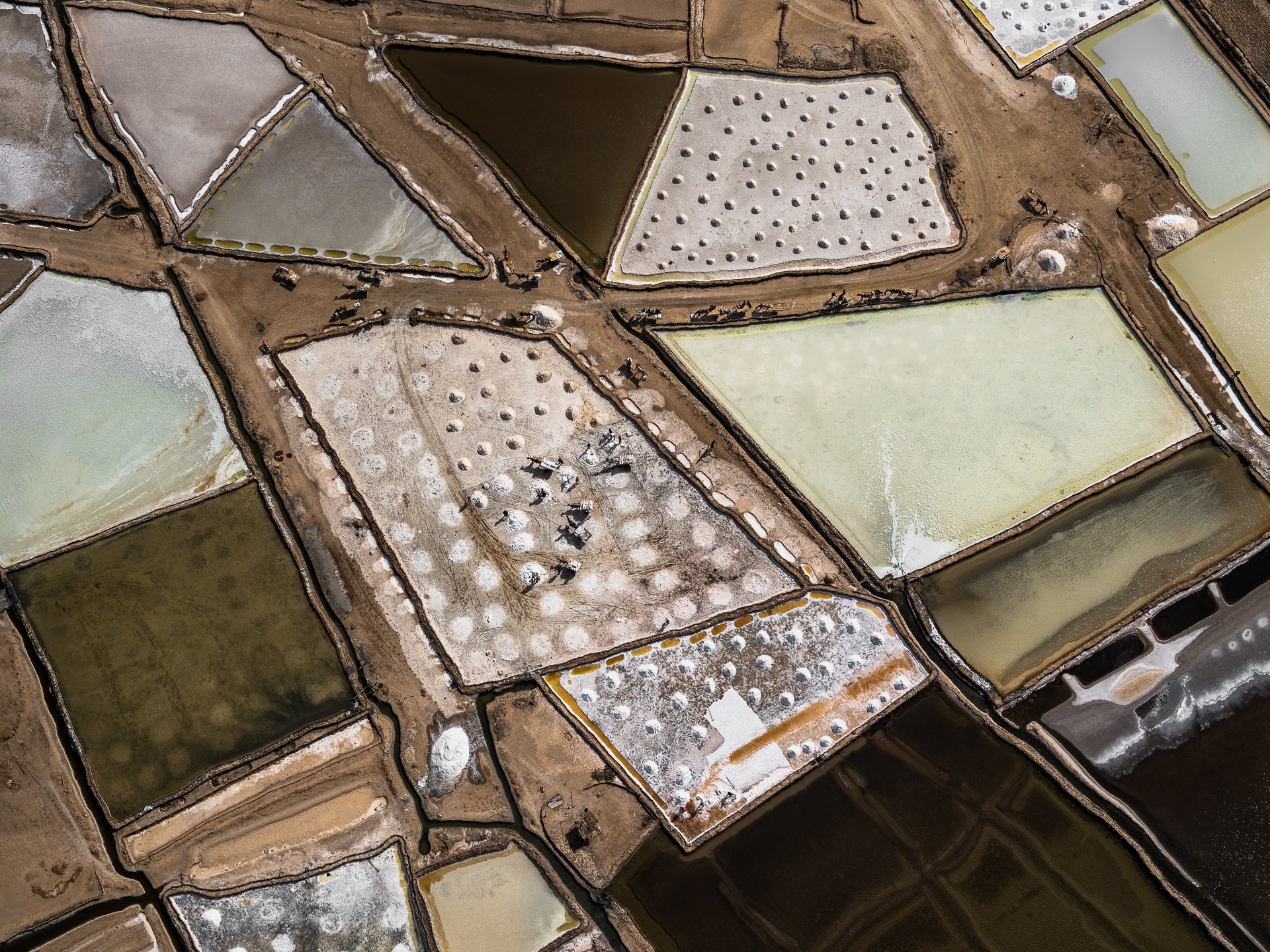 N°TSSIV15 (The Salt Series IV, Senegal) by Tom Hegen, limited edition photography