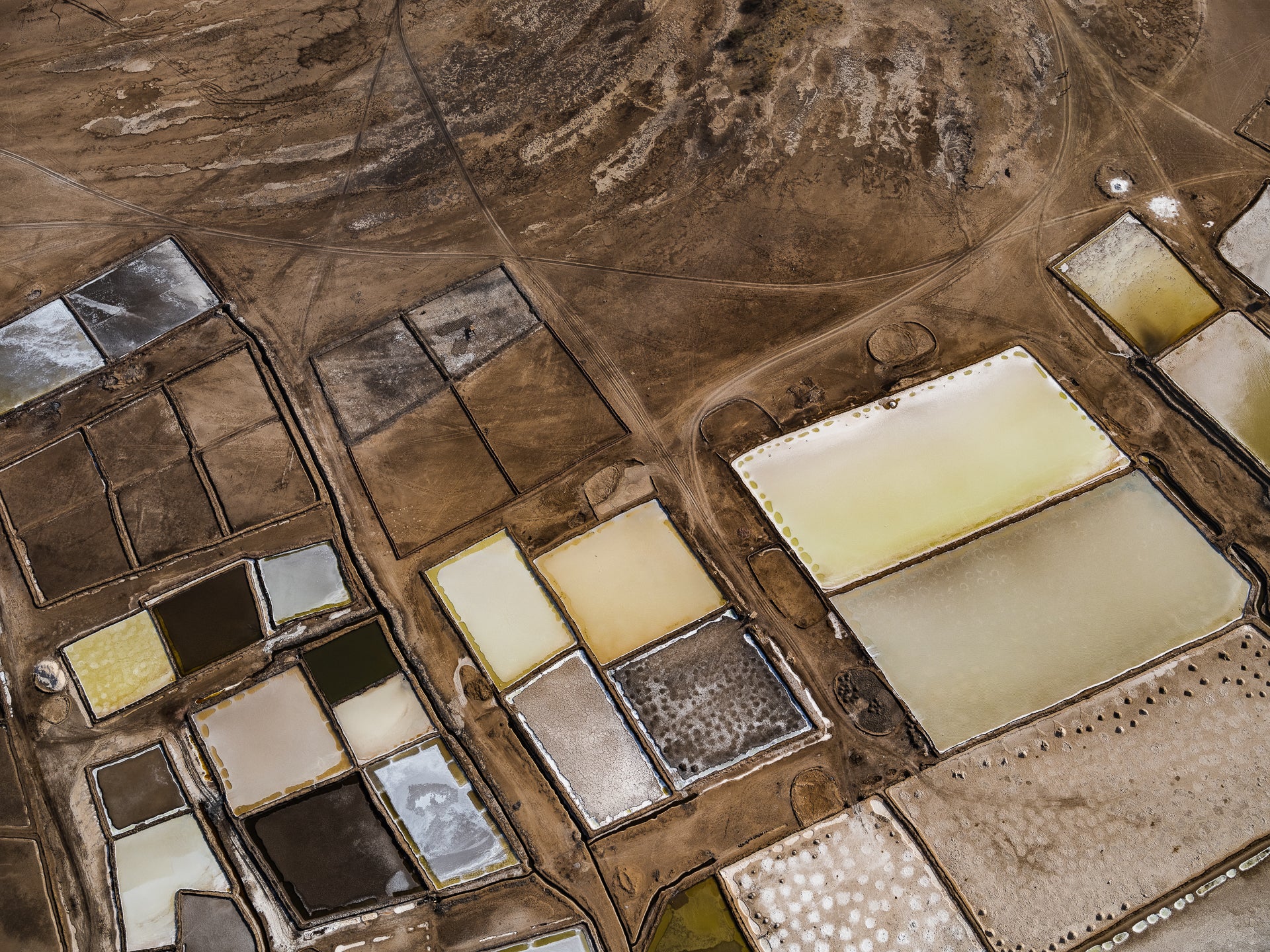 N°TSSIV17 (The Salt Series IV, Senegal) by Tom Hegen, limited edition photography