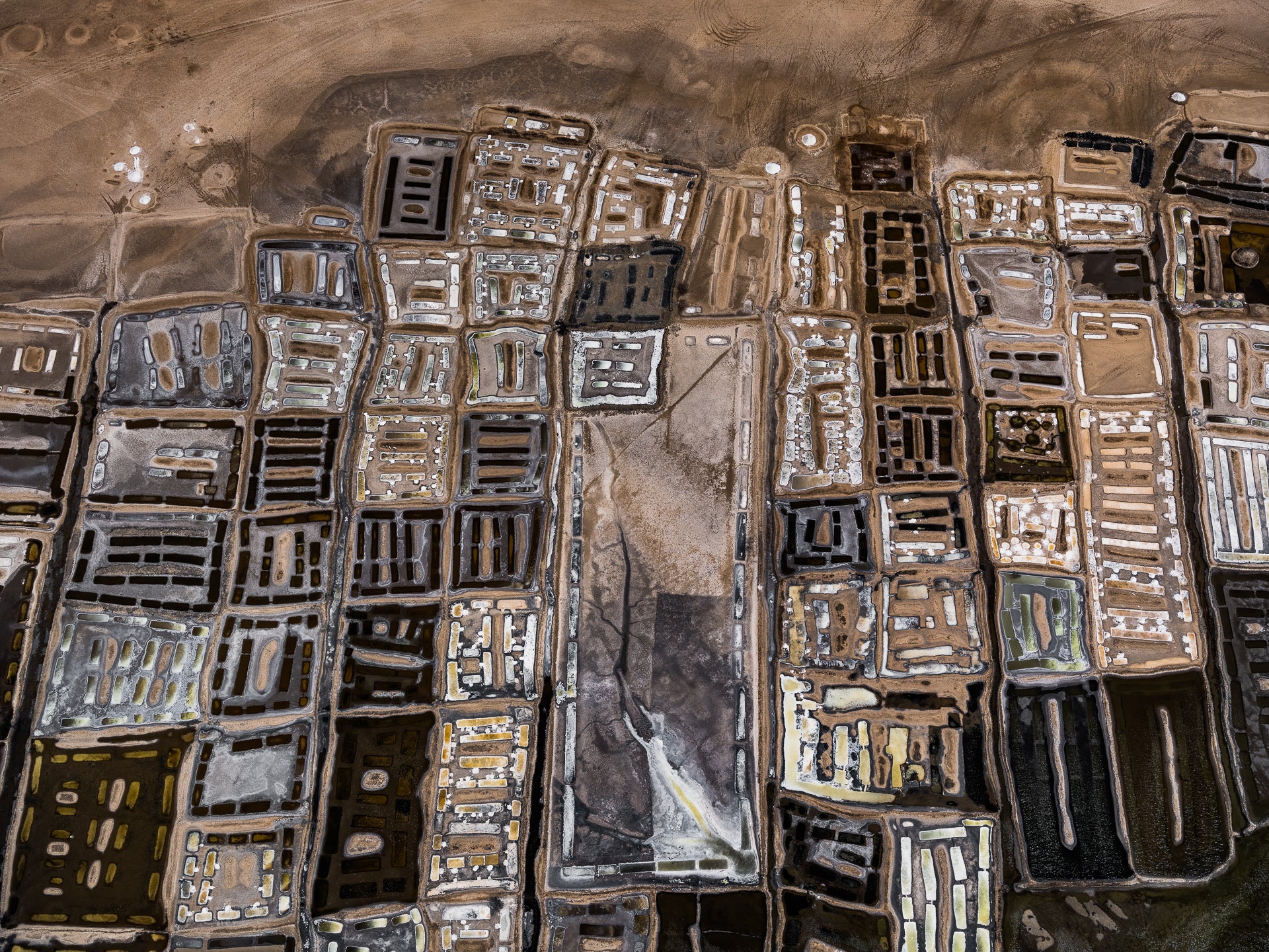 N°TSSIV23 (The Salt Series IV, Senegal) by Tom Hegen, limited edition photography