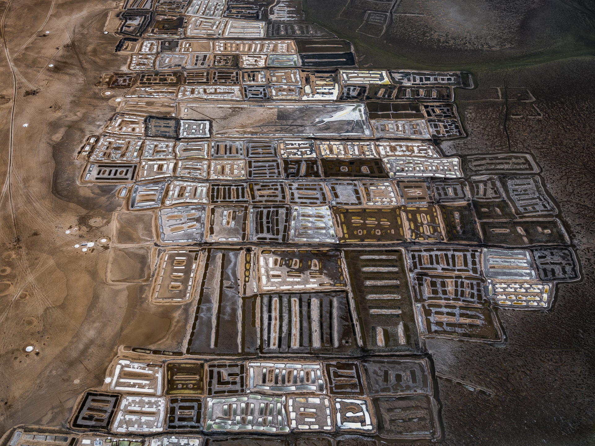 N°TSSIV24 (The Salt Series IV, Senegal) by Tom Hegen, limited edition photography